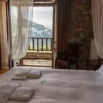 Karyatis Hotel 3*