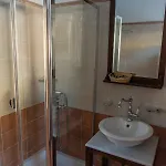 Karyatis 3*