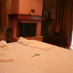 Hotel Karyatis 3*