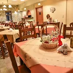 Karyatis 3*