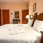 Karyatis Hotel 3*