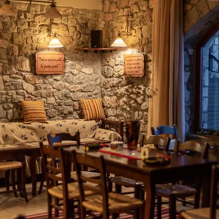 Karyatis Szálloda Mészi Szinikía Trikálon