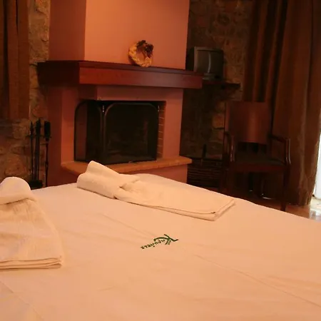 Hotel Karyatis 3*