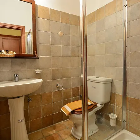 Karyatis Hotel 3*