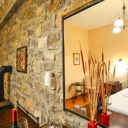 Hotel Karyatis 3*