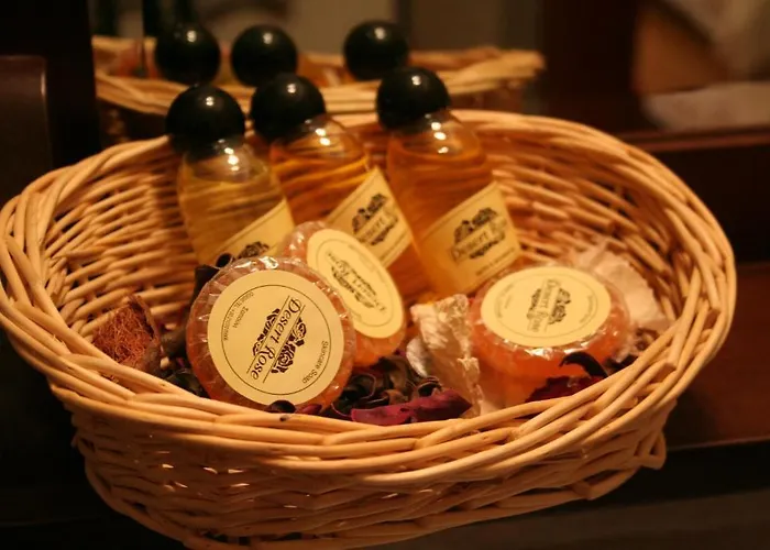 Отель Karyatis 3*